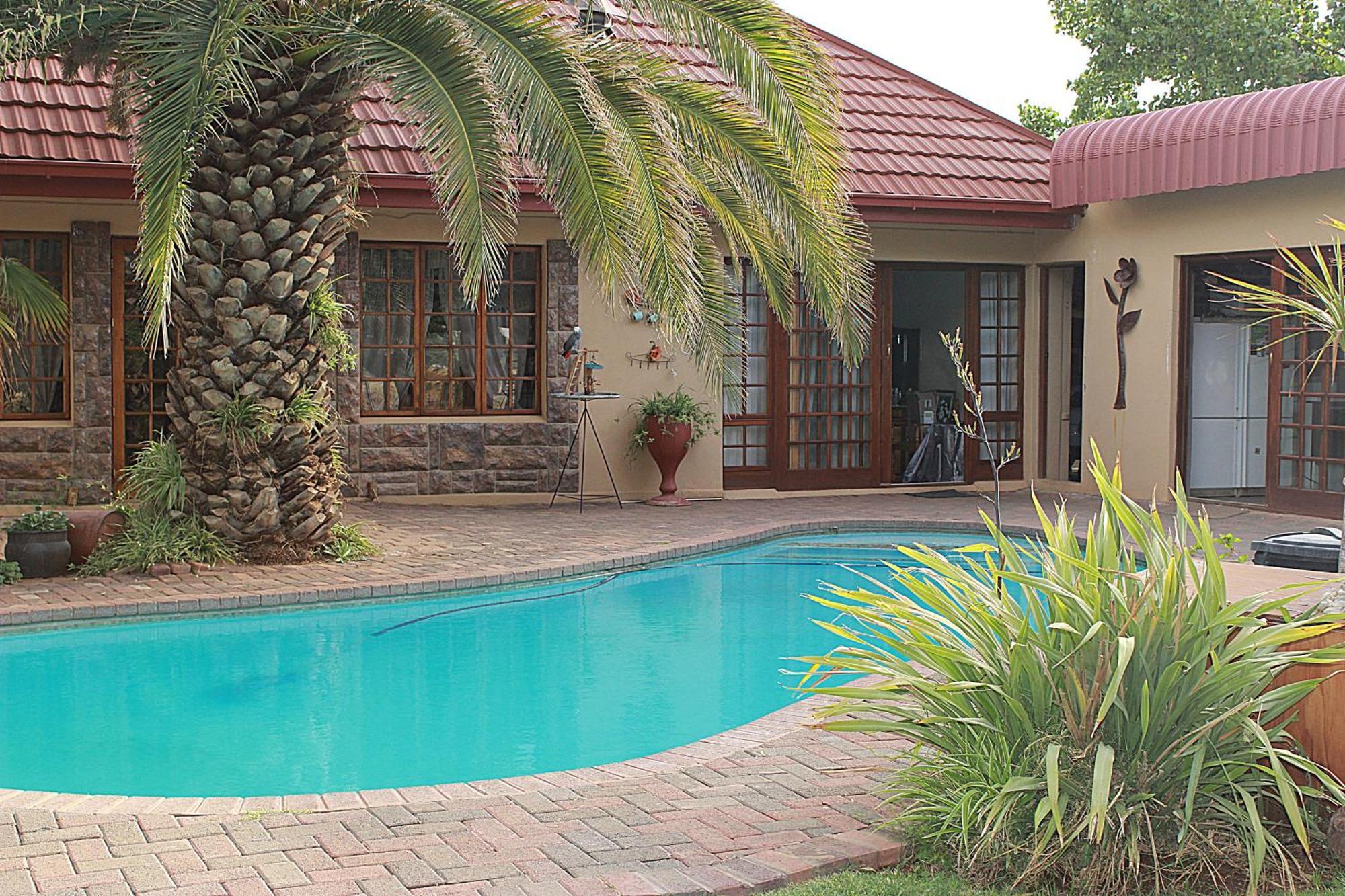 A Cherry Lane Self Catering And B&B Блоемфонтейн Екстериор снимка