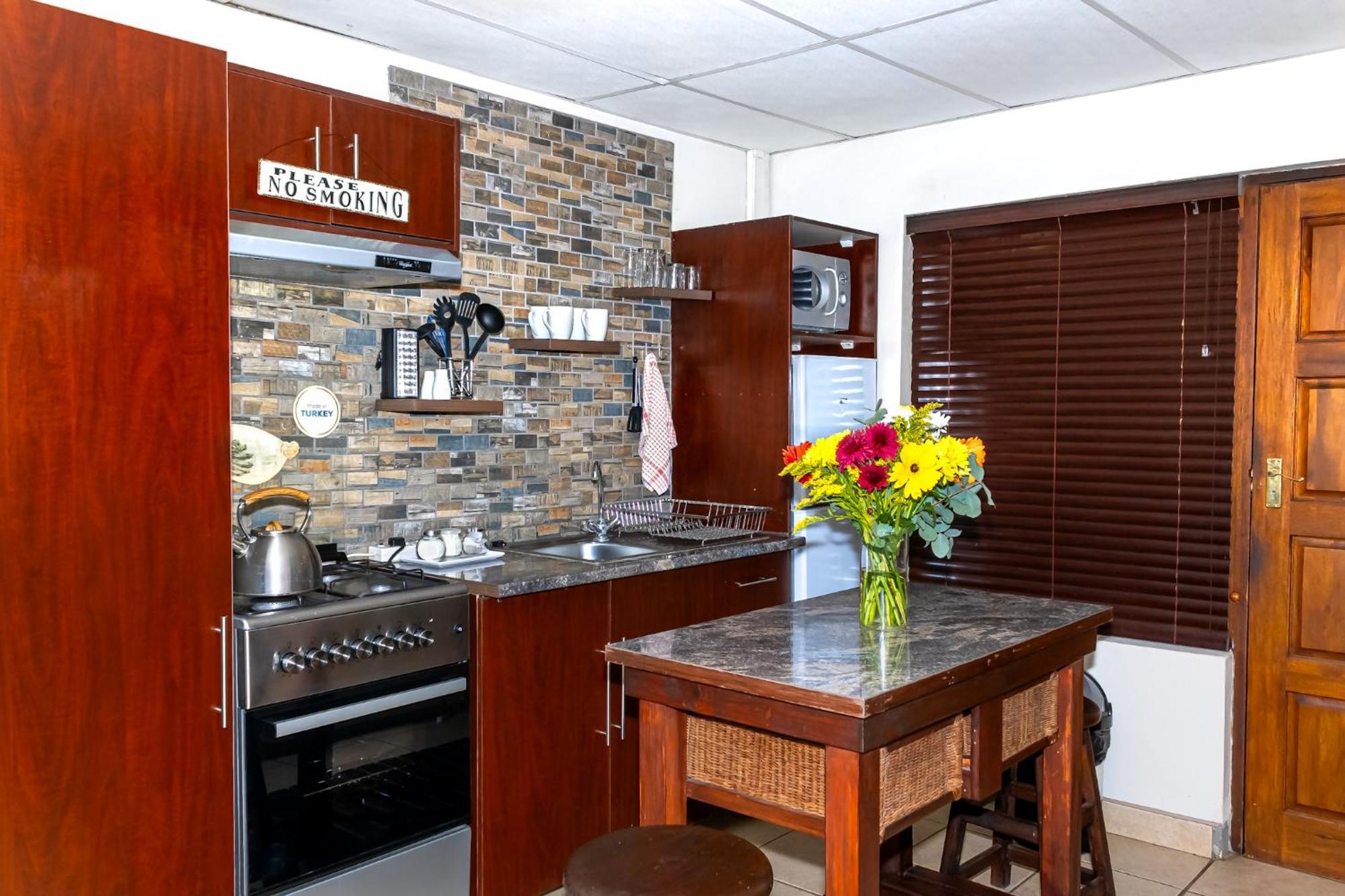 A Cherry Lane Self Catering And B&B Блоемфонтейн Екстериор снимка